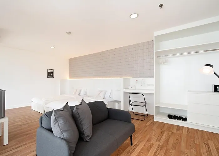 Stylish Twin Br W Ensuite Bath & Relaxing Tub Btb7 Apartment *